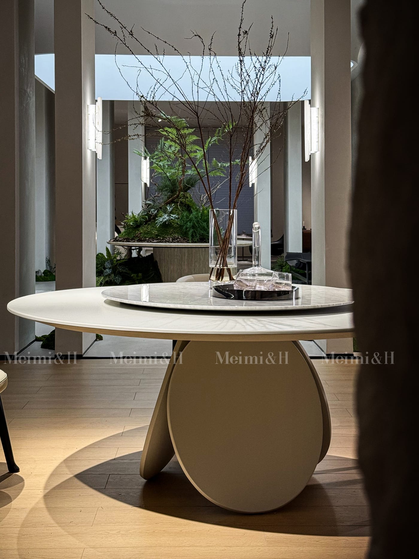 Maxim Petal Dining Table — Petal base detail